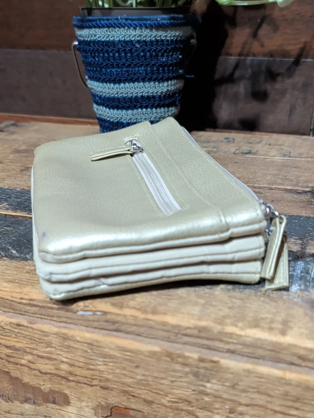 No Brand Tag Gold Women's Multi-Zip Wristlet Pouch